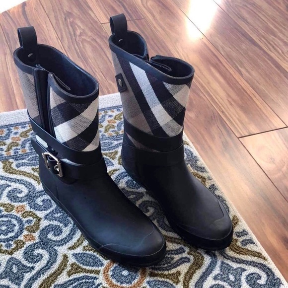 Burberry Holloway Rain Boots Natural 